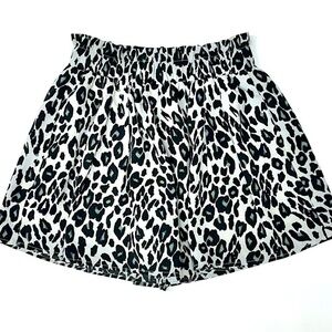 Umgee Shorts/skirt Skort Women's Black White‎ Grey Leopard print size Med